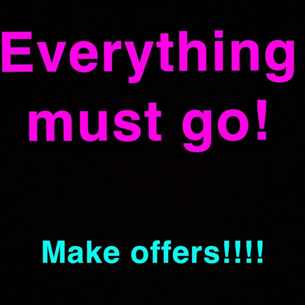 Make offers! ❤️❤️ closing closet soon!